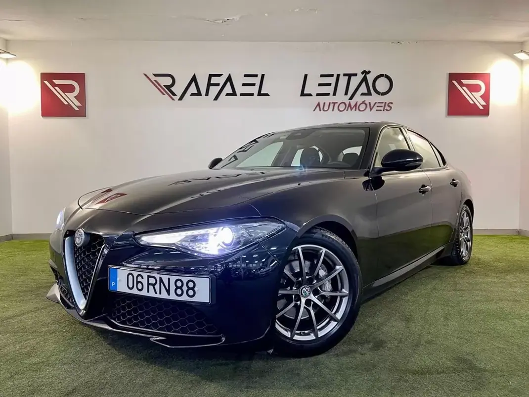 Alfa Romeo Giulia 2016 - 18500 EUR, 153000 km - AUTO.MOTO.pt - 153000km - foto 1 de 35