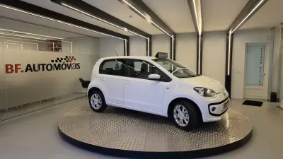 Volkswagen Cross Up! 2013 - 7750 EUR, 154338 km - AUTO.MOTO.pt - 154338km - foto 9 de 47