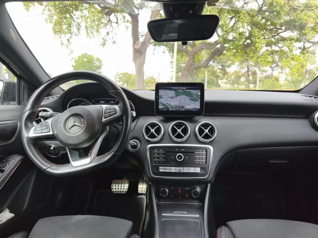 Mercedes-Benz A 180 2018 - 18900 EUR, 220000 km - AUTO.MOTO.pt - 220000km - foto 9 de 11