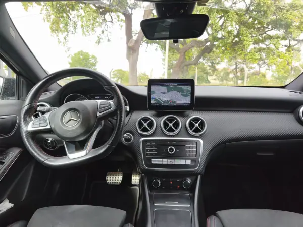 Mercedes-Benz A 180 2018 - 18900 EUR, 220000 km - AUTO.MOTO.pt - 220000km - foto 9 de 11