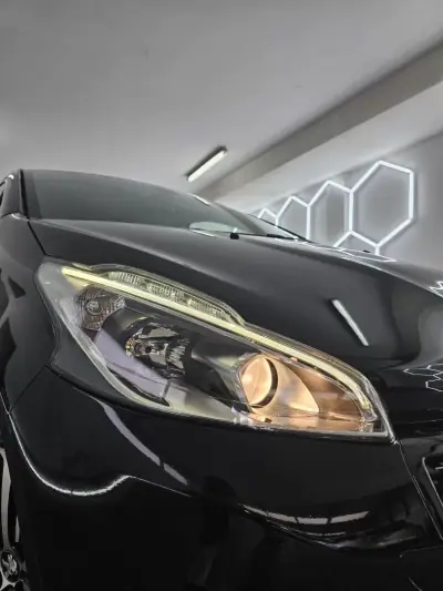 Peugeot 208 2019 - 11950 EUR, 90328 km - AUTO.MOTO.pt - 90328km - foto 48 de 90