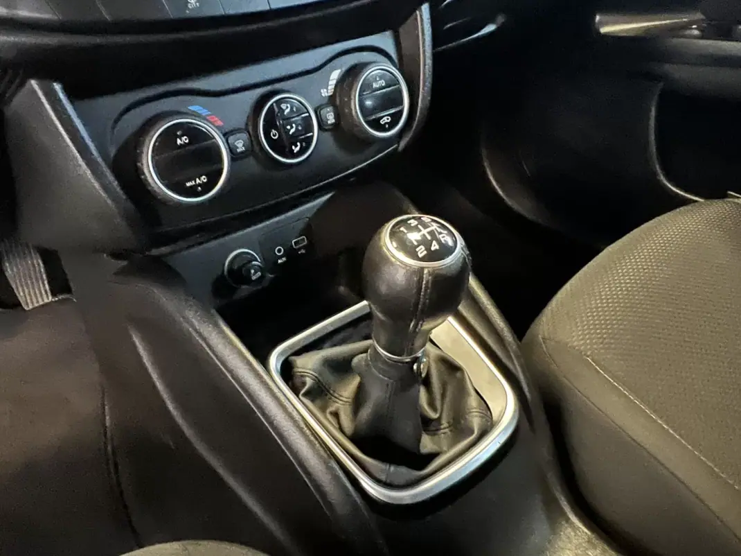 Fiat Tipo Station Wagon 2017 - 9490 EUR, 120000 km - AUTO.MOTO.pt - 120000km - foto 8 de 30