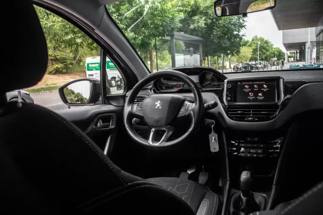 Peugeot 2008 2018 - 8750 EUR, 72668 km - AUTO.MOTO.pt - 72668km - foto 30 de 39
