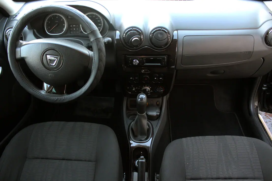 Dacia Duster 2010 - 6250 EUR, 155000 km - AUTO.MOTO.pt - 155000km - foto 10 de 24