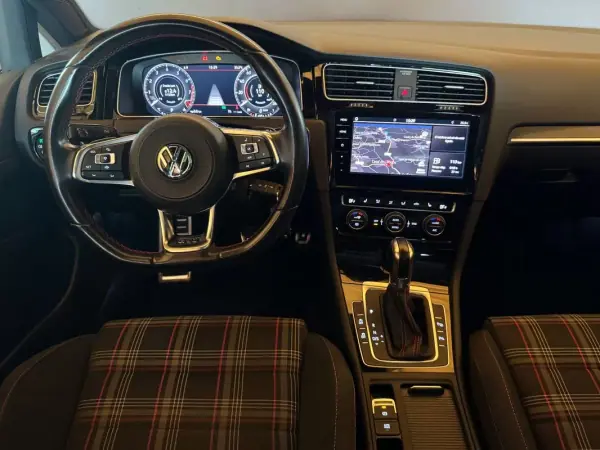 Volkswagen Golf 2019 - 26490 EUR, 92118 km - AUTO.MOTO.pt - 92118km - foto 9 de 25