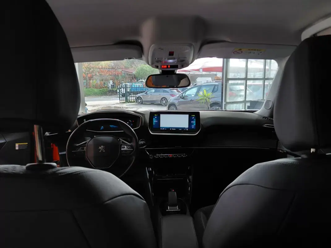 Peugeot e-2008 2020 - 16800 EUR, 98000 km - AUTO.MOTO.pt - 98000km - foto 22 de 23