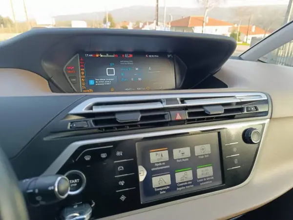 Citroën C4 Picasso 2016 - 13500 EUR, 148000 km - AUTO.MOTO.pt - 148000km - foto 13 de 28