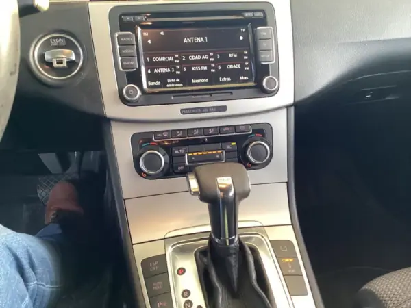 Volkswagen Passat CC 2009 - 9990 EUR, 358000 km - AUTO.MOTO.pt - 358000km - foto 11 de 20