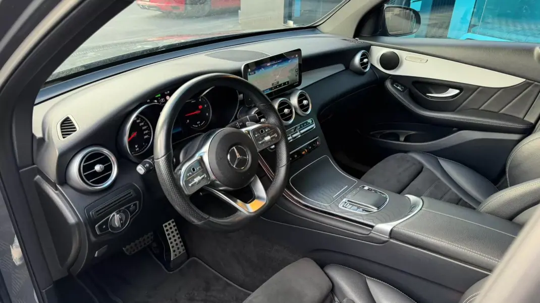 Mercedes-Benz GLC 300 2021 - 42900 EUR, 90000 km - AUTO.MOTO.pt - 90000km - foto 8 de 12