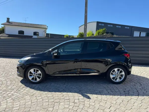 Renault Clio 2018 — photo 2 of 20
