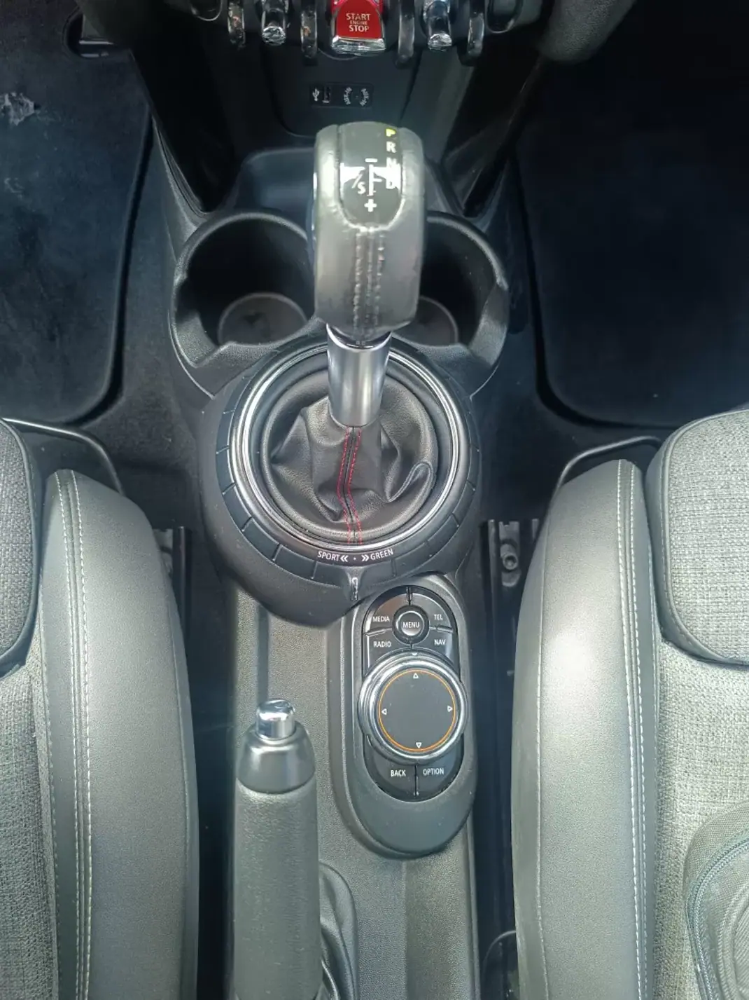 MINI Cooper S 2016 - 16000 EUR, 232000 km - AUTO.MOTO.pt - 232000km - foto 28 de 46