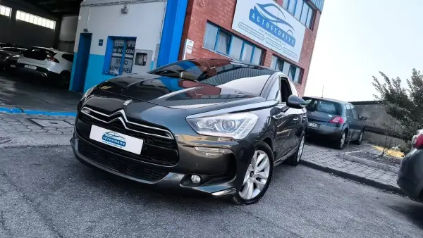 Citroën DS5 2014 - 10500 EUR, 188000 km - AUTO.MOTO.pt - 188000km - foto 15 de 17