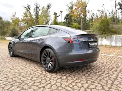 Tesla Model 3 2021 - 29900 EUR, 128000 km - 128000km - foto 17 de 26