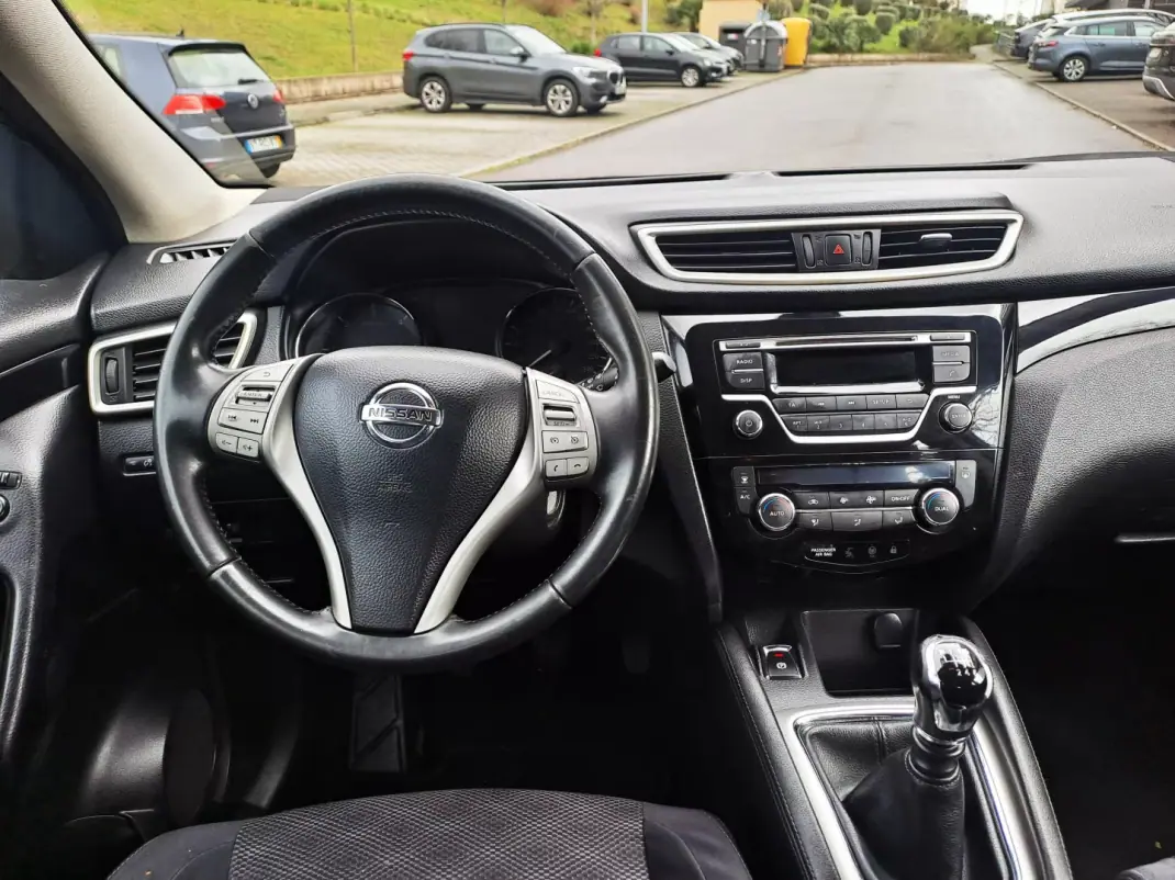 Nissan Qashqai 2015 - 13000 EUR, 125000 km - AUTO.MOTO.pt - 125000km - foto 12 de 22