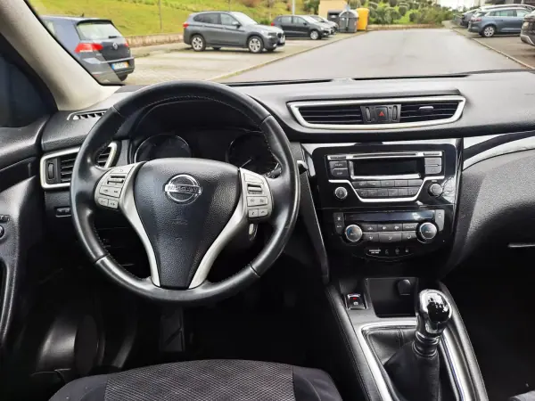 Nissan Qashqai 2015 - 13000 EUR, 125000 km - AUTO.MOTO.pt - 125000km - foto 12 de 22