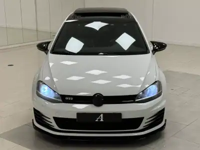 Volkswagen Golf 2013 - 19890 EUR, 186000 km - AUTO.MOTO.pt - 186000km - foto 10 de 44