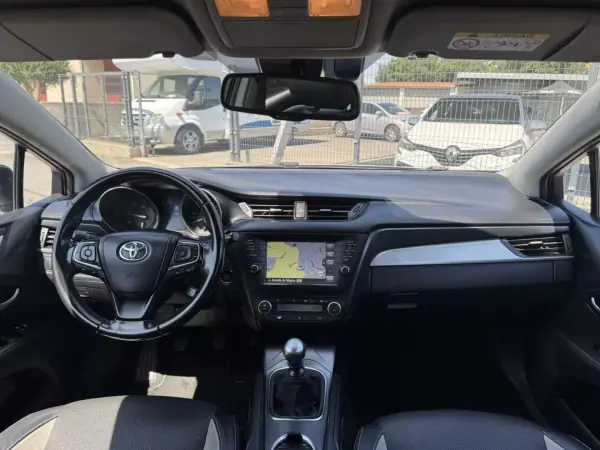 Toyota Avensis Touring Sports 2016 - 11990 EUR, 294000 km - AUTO.MOTO.pt - 294000km - foto 13 de 33