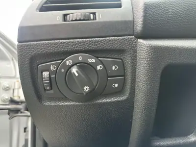 BMW 118 2009 - 8900 EUR, 184000 km - AUTO.MOTO.pt - 184000km - foto 25 de 55