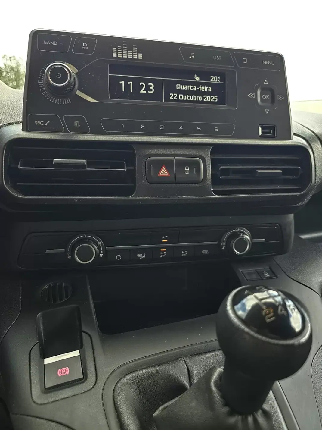 Citroën BERLINGO 1.5 BlueHDi 100 S&S Club M 2021 - 15300 EUR, 100480 km - AUTO.MOTO.pt - 100480km - foto 10 de 14
