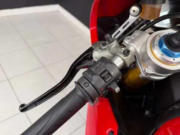 Ducati Panigale 1299 2016 - 17500 EUR, 11358 km - AUTO.MOTO.pt - 11358km - foto 26 de 38