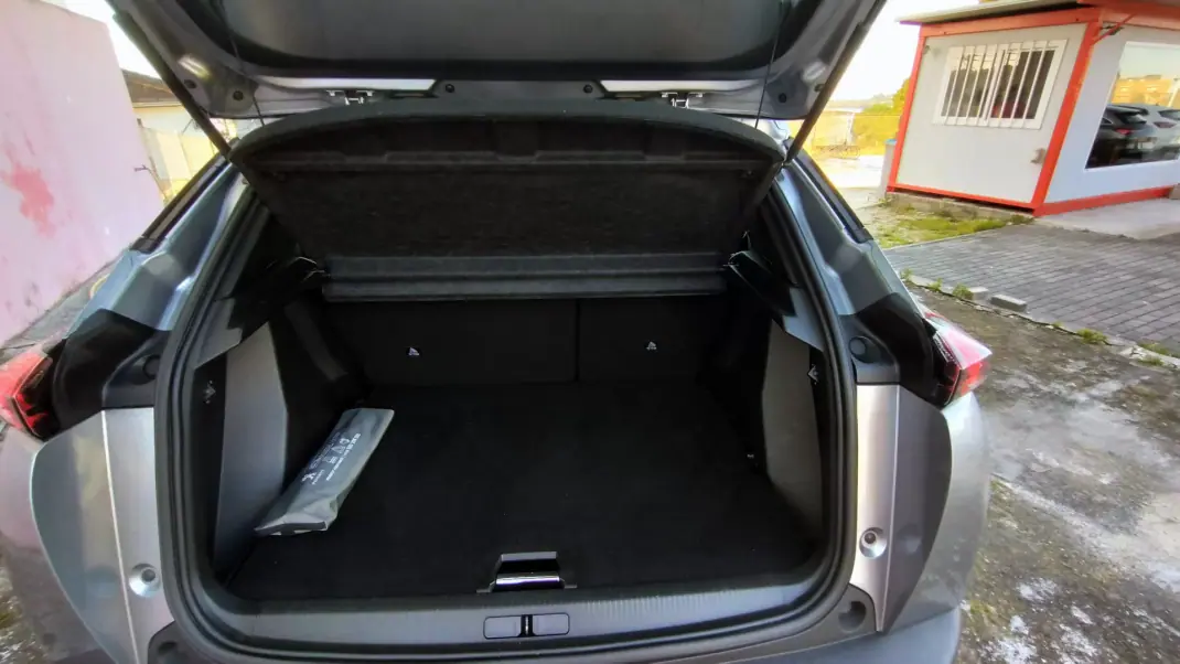 Peugeot 2008 2021 - 17999 EUR, 118000 km - AUTO.MOTO.pt - 118000km - foto 19 de 31