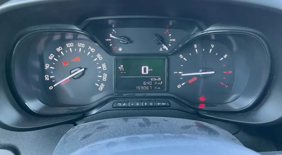 Citroën Berlingo 1.5 Hdi 2020 - 12990 EUR, 159000 km - AUTO.MOTO.pt - 159000km - foto 5 de 8