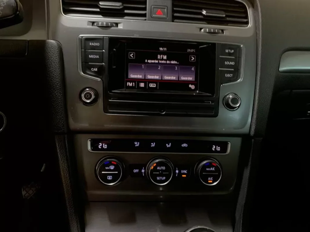 Volkswagen Golf 2014 - 15900 EUR, 159000 km - AUTO.MOTO.pt - 159000km - foto 9 de 13