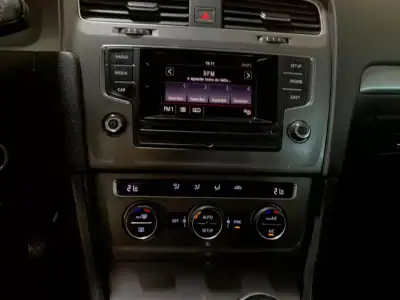 Volkswagen Golf 2014 - 15900 EUR, 159000 km - AUTO.MOTO.pt - 159000km - foto 9 de 13