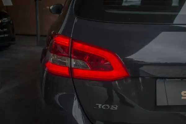 Peugeot 308 SW 2019 - 9750 EUR, 294100 km - AUTO.MOTO.pt - 294100km - foto 9 de 36