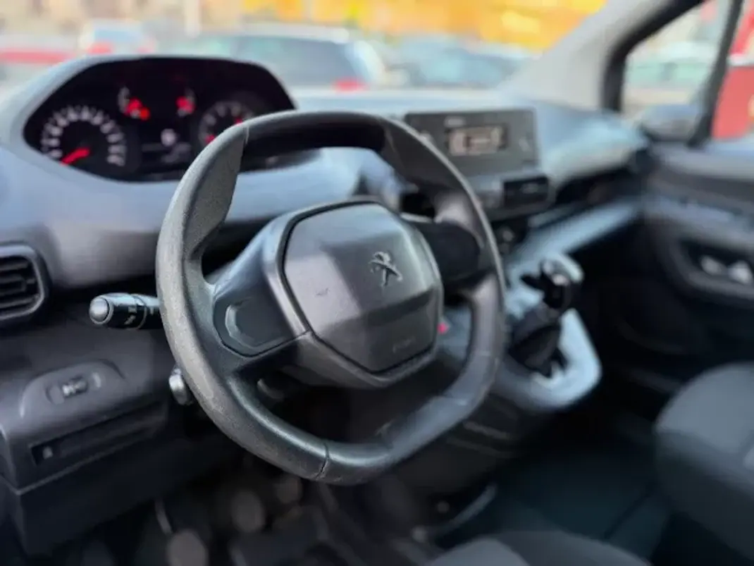 Peugeot PARTNER 1.5 HDI PRO LONGA L2H1 2020 - 11900 EUR, 177000 km - AUTO.MOTO.pt - 177000km - foto 13 de 14