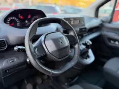 Peugeot PARTNER 1.5 HDI PRO LONGA L2H1 2020 - 11900 EUR, 177000 km - AUTO.MOTO.pt - 177000km - foto 13 de 14