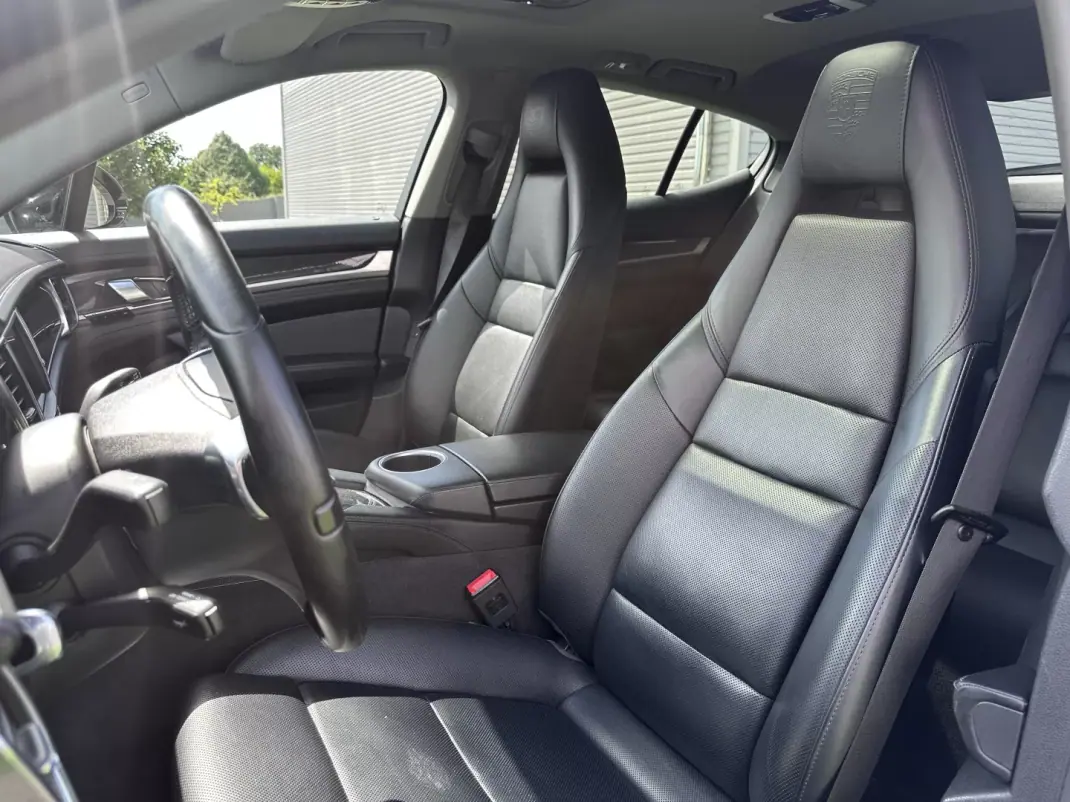 Porsche Panamera 2015 - 35000 EUR, 159000 km - AUTO.MOTO.pt - 159000km - foto 37 de 67