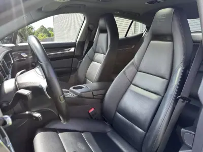 Porsche Panamera 2015 - 35000 EUR, 159000 km - AUTO.MOTO.pt - 159000km - foto 37 de 67