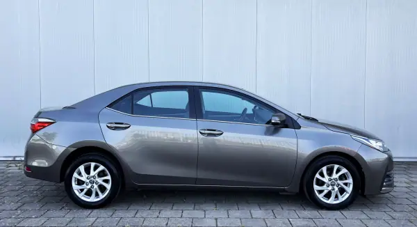 Toyota Corolla 2017 - 16450 EUR, 85000 km - AUTO.MOTO.pt - 85000km - foto 5 de 36