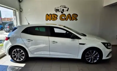 Renault Mégane 2016 - 12750 EUR, 170000 km - AUTO.MOTO.pt - 170000km - foto 3 de 10