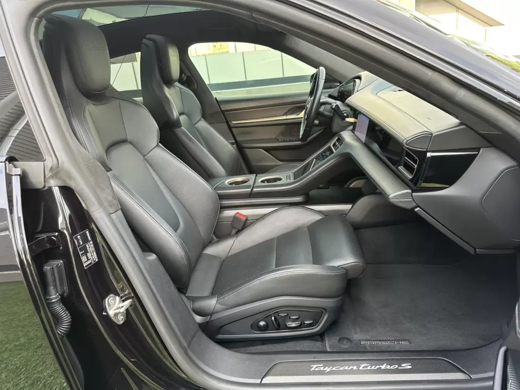 Porsche Taycan 2021 - 99900 EUR, 66000 km - 66000km - foto 42 de 71