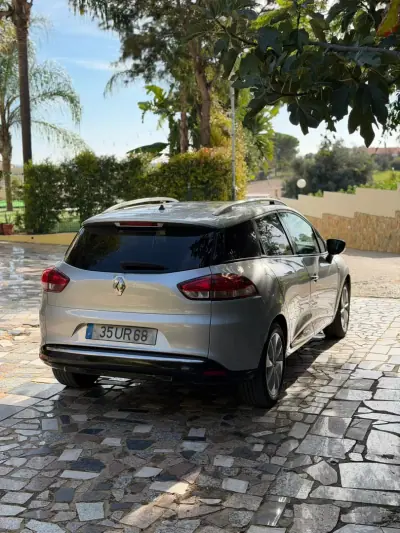 Renault Clio 2018 - 13500 EUR, 117730 km - AUTO.MOTO.pt - 117730km - foto 6 de 9