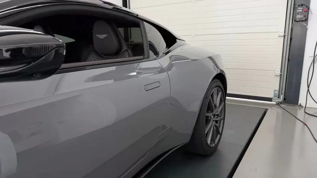 Aston Martin DB11 Coupé 2020 - 149990 EUR, 48409 km - 48409km - foto 12 de 38
