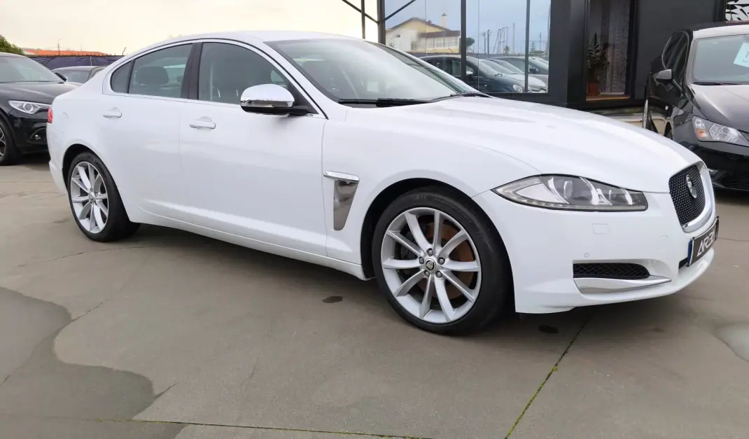 Jaguar XF 2013 - 26000 EUR, 220000 km - AUTO.MOTO.pt - 220000km - foto 2 de 11