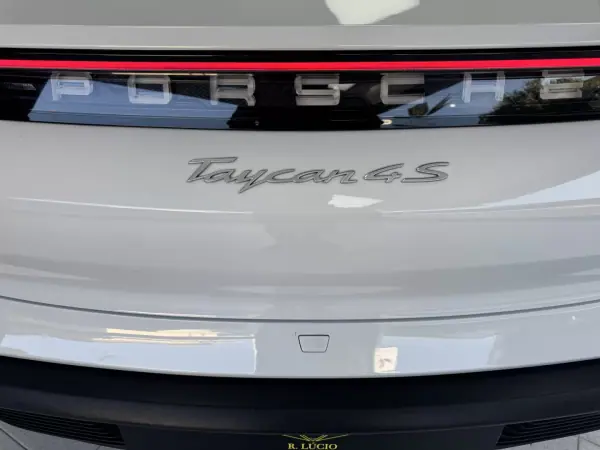 Porsche Taycan 2023 - 82000 EUR, 80500 km - AUTO.MOTO.pt - 80500km - foto 21 de 37