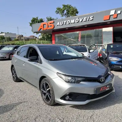 Toyota Auris 2018 - 14990 EUR, 120000 km - AUTO.MOTO.pt - 120000km - foto 1 de 13