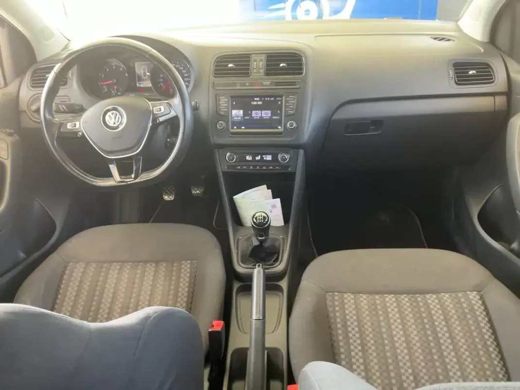 Volkswagen Polo 2017 - 10890 EUR, 83230 km - AUTO.MOTO.pt - 83230km - foto 6 de 7
