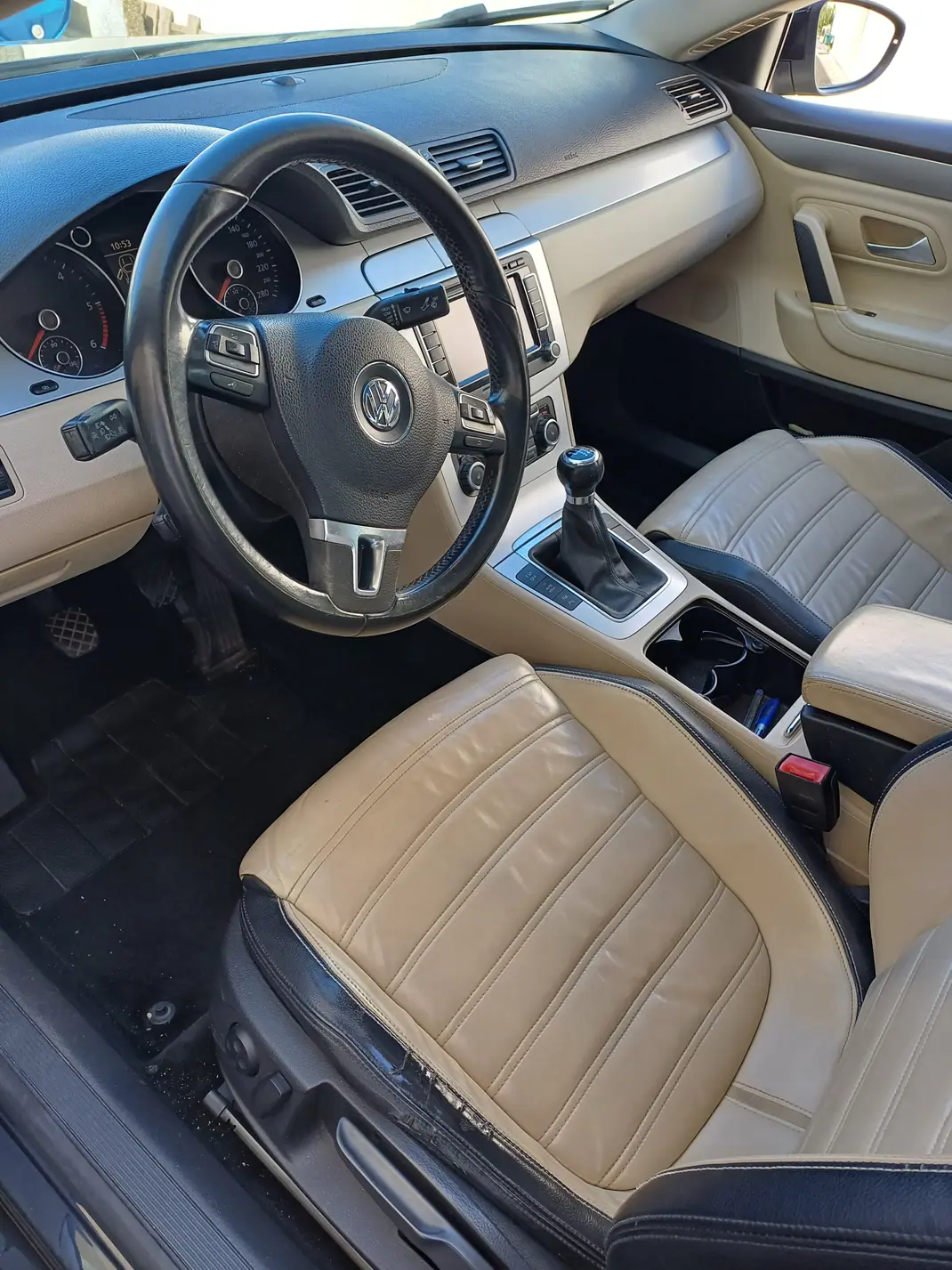 Volkswagen Passat CC 2008 - 10000 EUR, 263000 km - AUTO.MOTO.pt - 263000km - foto 4 de 13