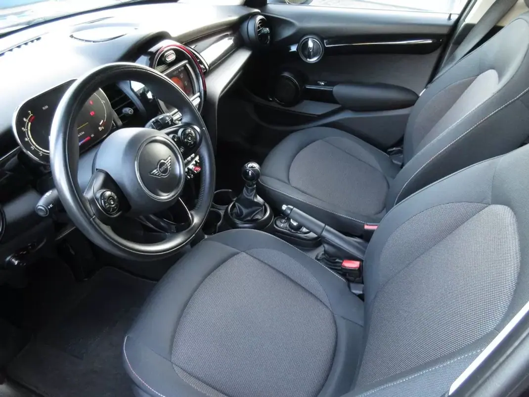 MINI Cooper 2021 - 19990 EUR, 90000 km - AUTO.MOTO.pt - 90000km - foto 26 de 52
