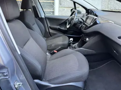 Peugeot 208 2018 - 11900 EUR, 123326 km - AUTO.MOTO.pt - 123326km - foto 25 de 25