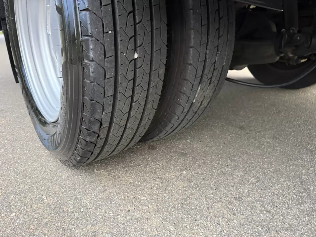 Iveco DAILY 35-140 CONTENTOR E PLATAFORMA 2018 - 29990 EUR, 81000 km - AUTO.MOTO.pt - 81000km - foto 27 de 28