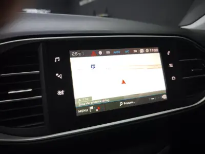 Peugeot 308 2017 - 13950 EUR, 183610 km - AUTO.MOTO.pt - 183610km - foto 33 de 45