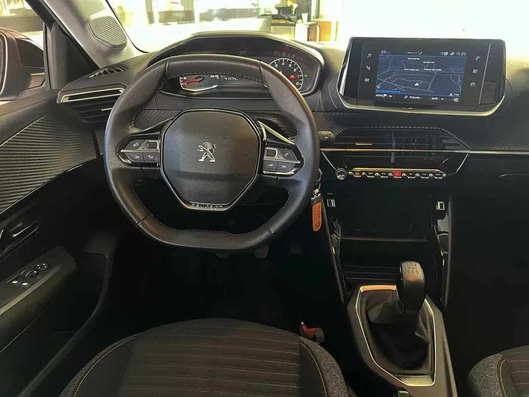 Peugeot 208 2022 - 14600 EUR, 41453 km - AUTO.MOTO.pt - 41453km - foto 9 de 22