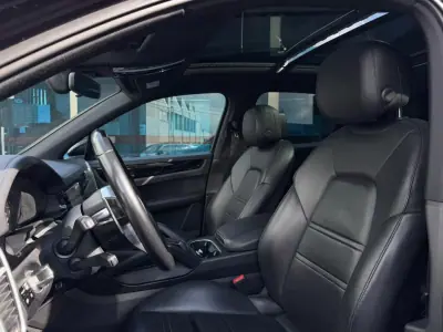 Porsche Cayenne 2018 - 65900 EUR, 138000 km - AUTO.MOTO.pt - 138000km - foto 9 de 15