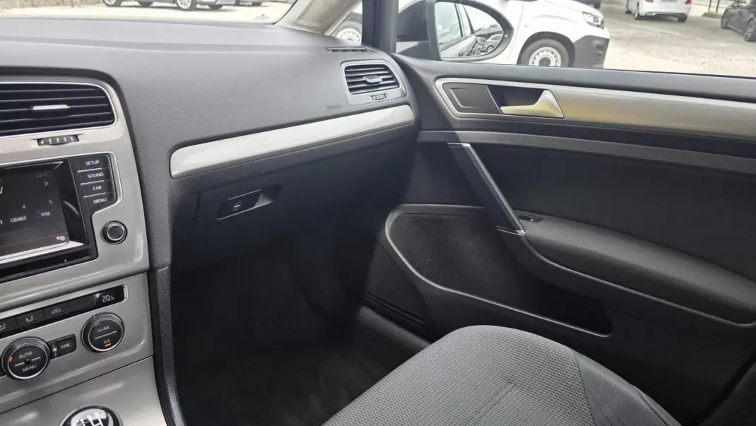 Volkswagen Golf 2015 - 14990 EUR, 135000 km - AUTO.MOTO.pt - 135000km - foto 20 de 26